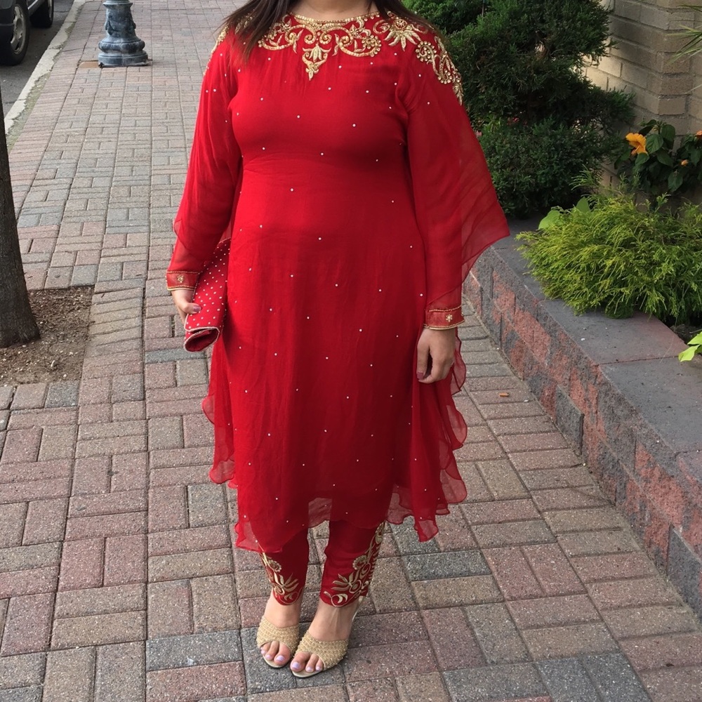Red cape style kameez w. Matching trousers